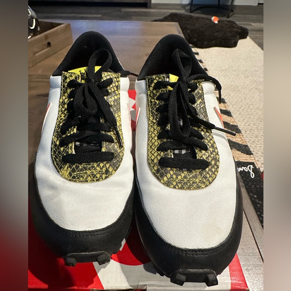 Nike Daybreak Trainers QS - Women